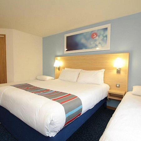 Travelodge Glossop Bagian luar foto