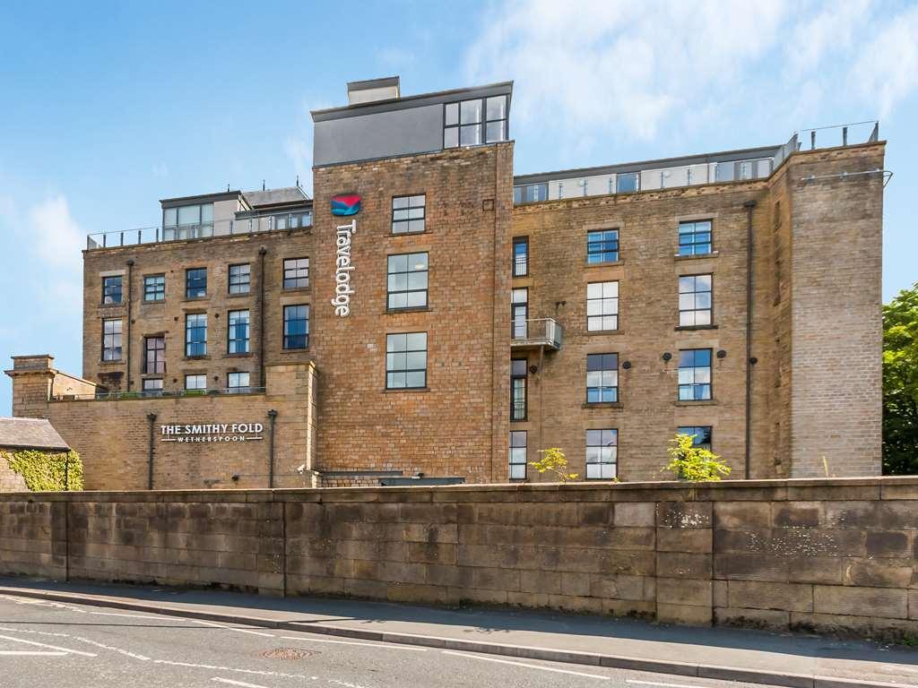 Travelodge Glossop Bagian luar foto