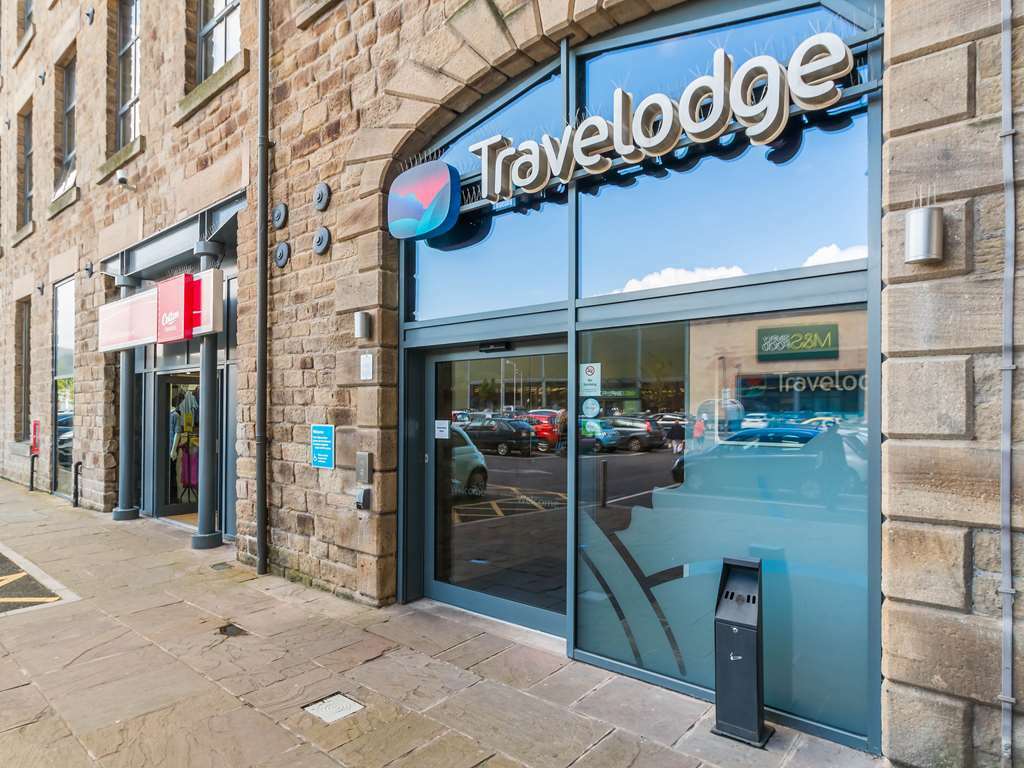 Travelodge Glossop Bagian luar foto